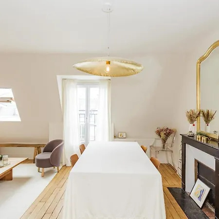 Nice Apartment For 2 With Balcony In Paris! Appartement *