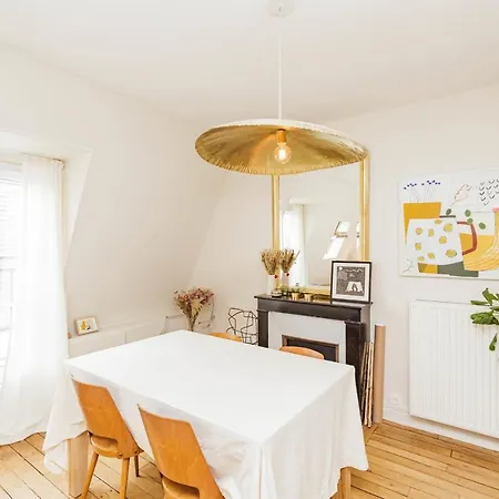 Nice Apartment For 2 With Balcony In Paris! * París