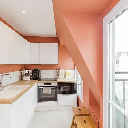 Nice Apartment For 2 With Balcony In Paris! * París