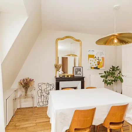 Nice Apartment For 2 With Balcony In Paris! *