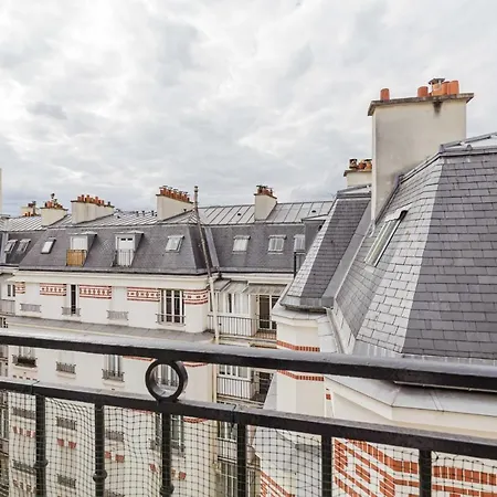 Nice Apartment For 2 With Balcony In Paris! *