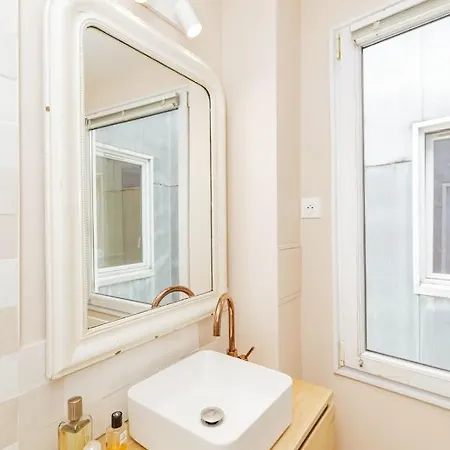 Nice Apartment For 2 With Balcony In Paris! Apartamento *