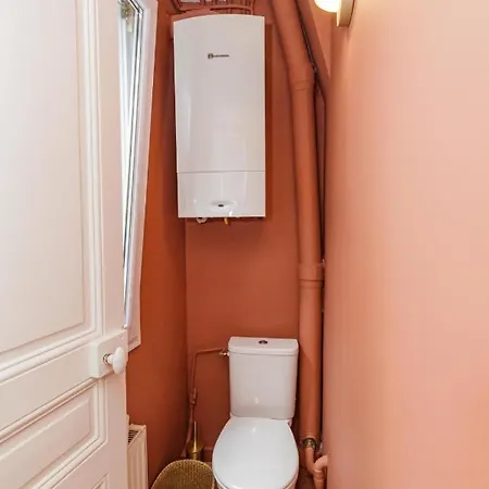 Nice Apartment For 2 With Balcony In Paris! Apartamento *
